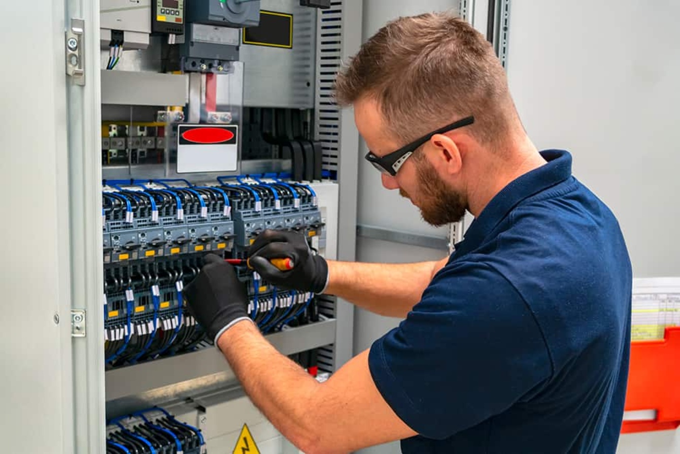 Elektroniker für Energie- und Gebäudetechnik (m/w/d) bei Marco Neumann Elektrotechnik in Barsbüttel