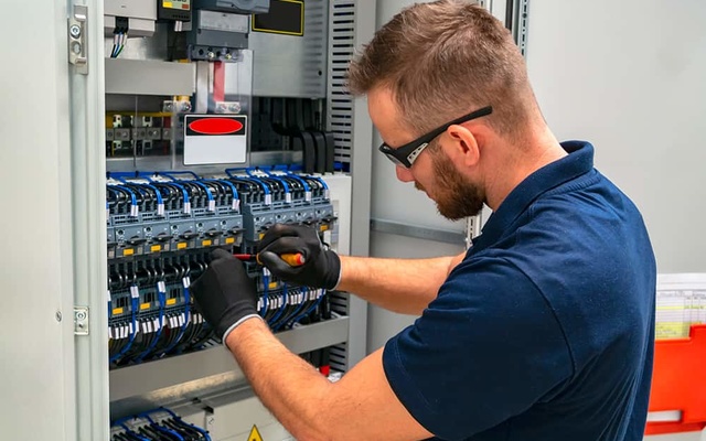 Elektroniker für Energie- und Gebäudetechnik (m/w/d) bei Marco Neumann Elektrotechnik in Barsbüttel